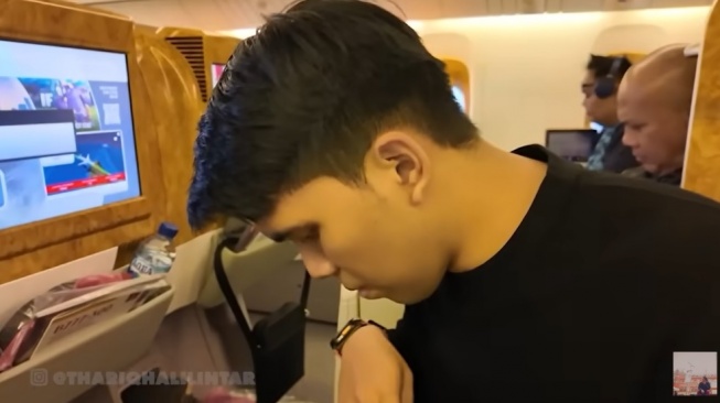 Thariq Halilintar dan Aaliyah Massaid naik first class saat honeymoon [YouTube]