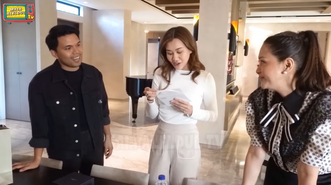 Potret Maia Estianty, Aaliyah Massaid, dan Thariq Halilintar (YouTube/MAIA ALELDUL TV)