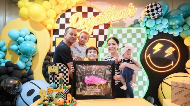 Ikut Rayakan Ultah Rafathar ke-9, Dress Baby Lily Curi Perhatian