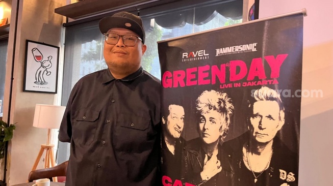 Ravel Junardy, CEO Ravel Entertainment saat konferensi pers konser Green Day di Cikini, Jakarta Pusat pada Kamis (15/8/2024). [Suara.com/Rena Pangesti]