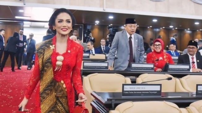 Momen Akrab Kris Dayanti Ngobrol Bareng Iriana Jokowi, Netizen: Etikanya Luar Biasa