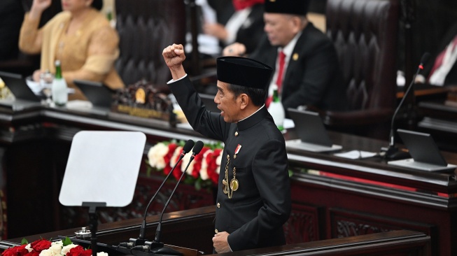 Presiden Joko Widodo menyampaikan pidato terkait Laporan Kinerja Lembaga-lembaga Negara dan Pidato Kenegaraan dalam rangka HUT Ke-79 Kemerdekaan Republik Indonesia dalam Sidang Tahunan MPR dan Sidang Bersama DPR - DPD Tahun 2024 di Gedung Nusantara, kompleks Parlemen, Senayan, Jakarta, Jumat (16/8/2024). [ANTARA FOTO/Aditya Pradana Putra/sgd/tom]