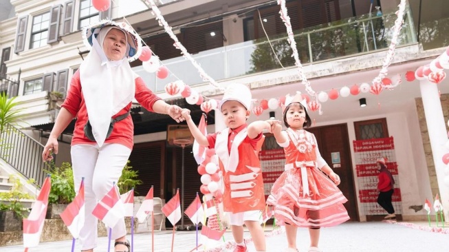 Potret anak-anak di Keluarga Andara pakai baju desain Sus Rini (Instagram/raffinagita1717)