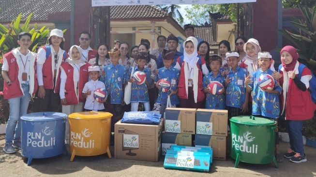 Kementerian BUMN Bersama PLN Turunkan Relawan, Kembangkan Potensi Desa Manistutu di Jembrana, Bali