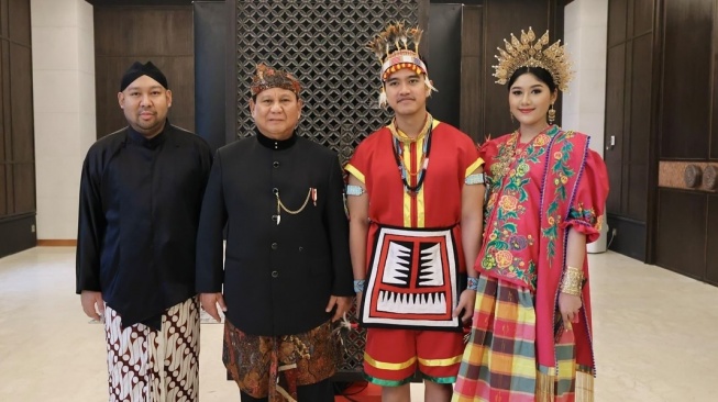 Prabowo Subianto pakai baju adat Betawi. (Instagram)