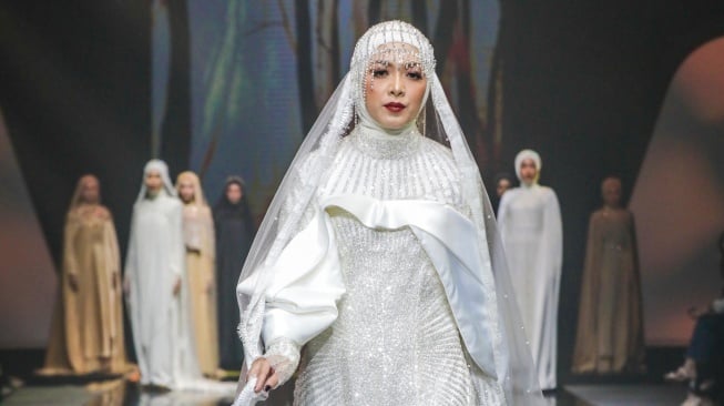 Cantiknya Richa Novisha Kenakan Gaun Pengantin Testimo di Muffest 2024