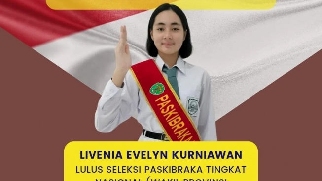 Livenia Evelyn Kurniawan, pembawa baki bendera pada upacara HUT RI ke-79 di IKN. [Instagram/@osis.smakacc]