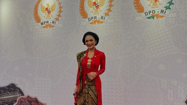 Potret Kris Dayanti saat sedang menghadiri Sidang Tahunan MPR RI (Instagram/krisdayantilemos)