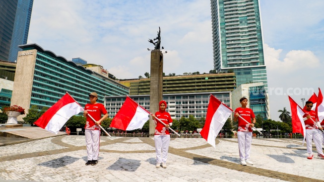 Antusias Warga Ikuti Upacara HUT RI Secara Virtual di Bundaran HI