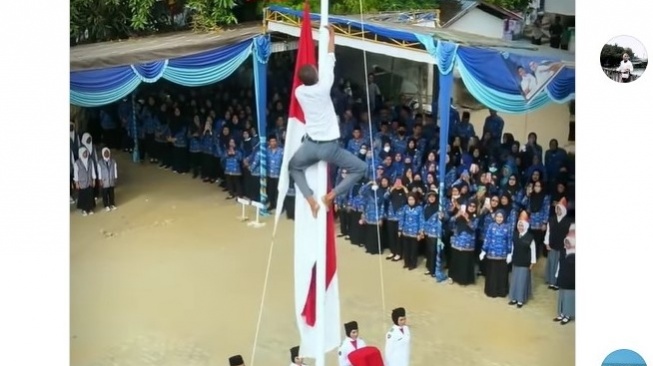 Panjat Tiang Bendera Saat Upacara HUT RI, Aksi Siswa SMA Ogan Ilir Viral!