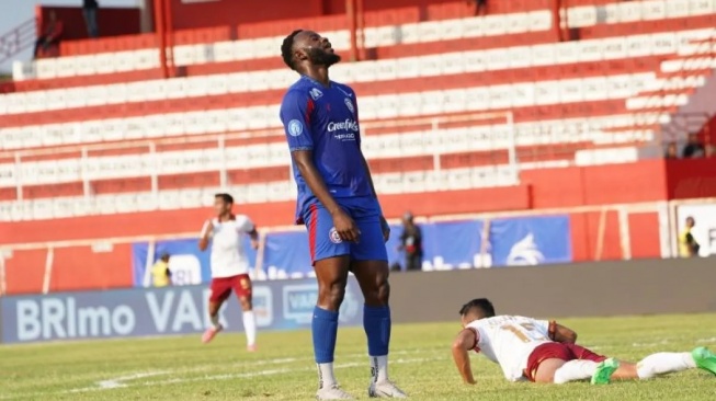 Arema FC Takluk 2 Gol dari Borneo FC, Charles Lokolingoy: Kami Tidak Beruntung