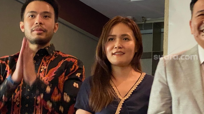 Jessica Kumala Wongso alias Jessica Wongso saat menggelar konferensi pers soal bebas bersyarat di kawasan Senayan, Jakarta Pusat, Minggu (18/8/2024). [Suara.com/Tiara Rosana]