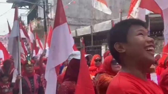 Kostum Adat Meriahkan Karnaval HUT RI di 5 Ulu, Bhinneka Tunggal Ika di Setiap Langkah