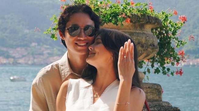 Amanda Rawles Pamer Momen Dilamar Pacar di Italia, Selamat!