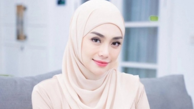Perjalanan Mualaf Celine Evangelista, Umi Pipik Bilang Sudah Lama