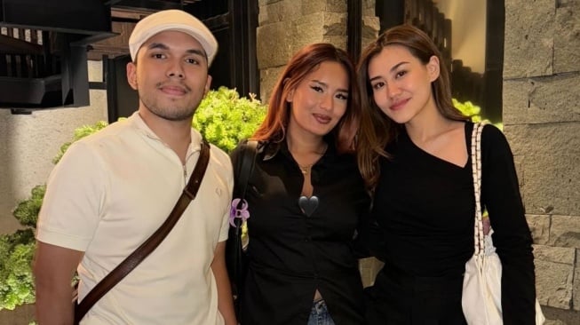 Zahwa Massaid Makan Malam bersama Aaliyah Massaid dan Thariq Halilintar (Instagram)