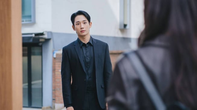 Pertama Kali Bintangi Romcom, Akting Jung Hae In di Drama Love Next Door Tuai Pujian