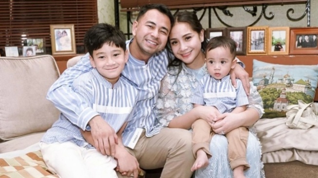 Niat Healing Bareng Keluarga Tapi Sibuk dengan HP, Raffi Ahmad Kena Sentil