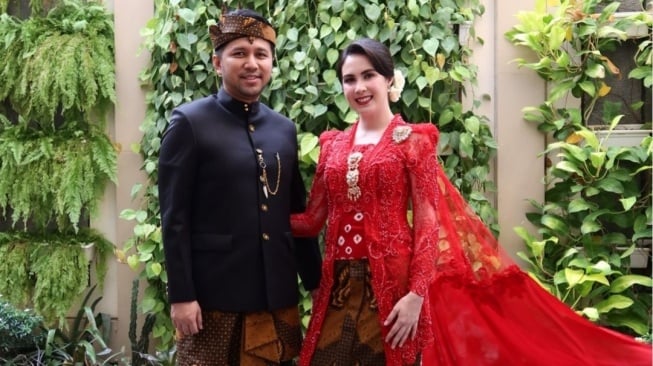 Potret Arumi Bachsin Kenakan Kebaya Merah Saat Upacara HUT Ke-79 RI (Instagram)