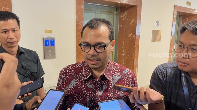 Wamenkominfo Nezar Patria saat ditemui di Hotel Sari Pasific, Jakarta, Selasa (20/8/2024). [Suara.com/Dicky Prastya]