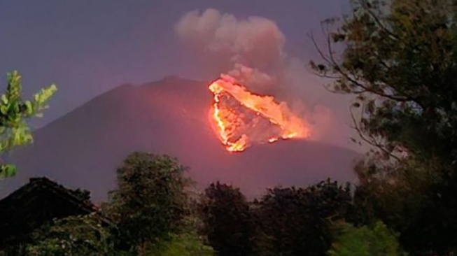 Puntung Rokok Diduga Hanguskan 6,5 Hektare Hutan Jati di Gunung Geger