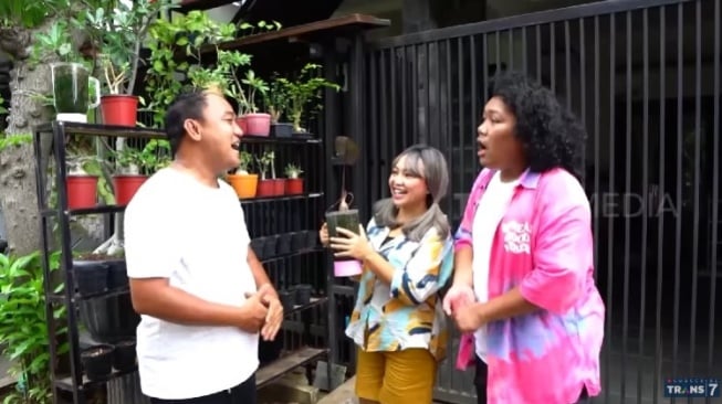 Rumah Azis Gagap. (YouTube/Trans7 Official)