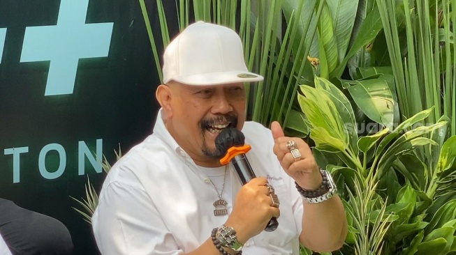 Indro Warkop dalam kegiatan syukuran film Kang Mak di kantor Falcon Pictures, Duren Tiga, Jakarta, Selasa (20/8/2024). [Suara.com/Adiyoga Priyambodo]