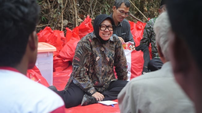 Dialog Akrab dengan Suku Anak Dalam, Mensos Risma Tawarkan Solusi Tanpa Mengubah Tradisi