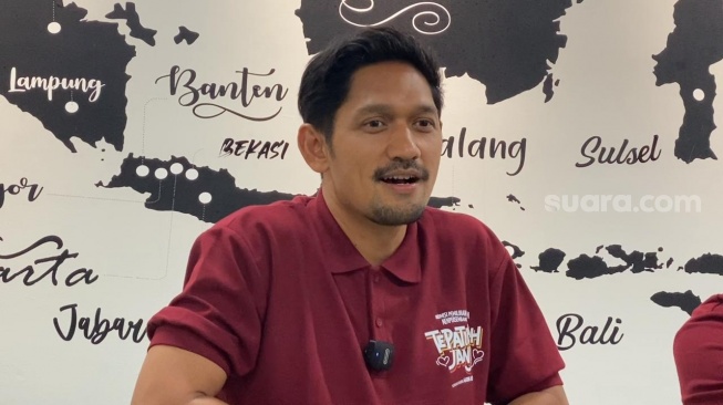 Ibnu Jamil dalam kunjungannya ke redaksi.