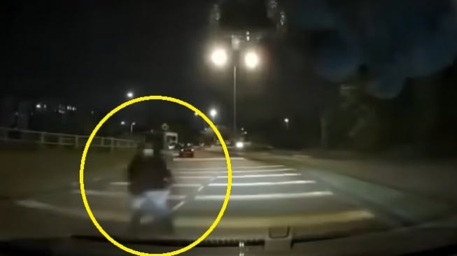 Menyamar Jadi Hantu Takuti Pengguna Jalan, Wanita di Malaysia Ditangkap Polisi