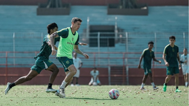 Adaptasi Slavko Damjanovic di Persebaya Surabaya berjalan mulus, ini rahasianya. (ligaindonesia.com)