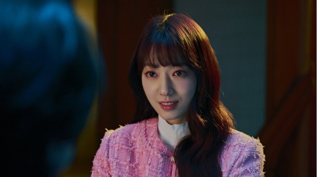 Keluar dari Zona Aman, Ini Sisi Baru Park Shin Hye di 'The Judge from Hell'