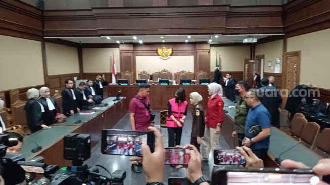 Sidang perdana terdakwa kasus korupsi timah Helena Lim di Pengadilan Tipikor Jakarta. (Suara.com/Dea)