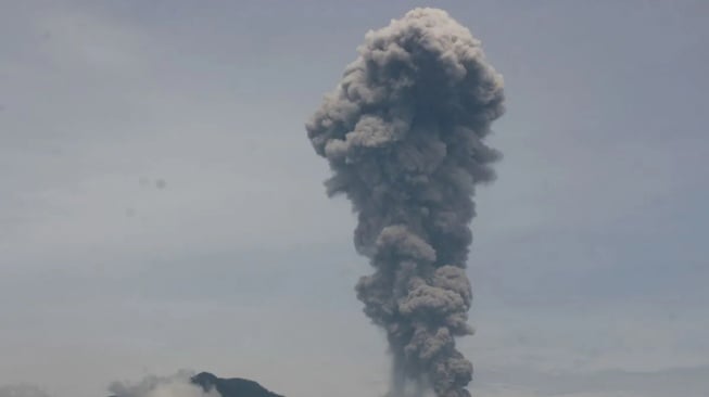 Gunung Marapi Siaga! Asap 2.000 Meter, Warga Diminta Waspada