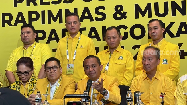 Ketum Golkar terpilih Bahlil Lahadalia tidak ingin di internal Partai Golkar terpecah-pecah. (Suara.com/Novian)