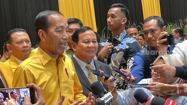 Jokowi Ungkap Alasan Pakai Kemeja Kuning Saat Hadiri Penutupan Munas Golkar, Begini Katanya