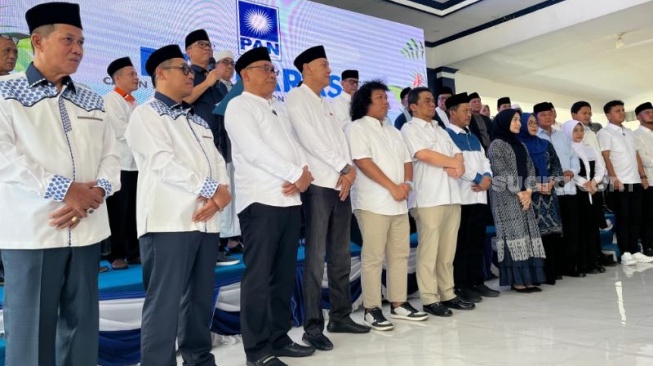 Wakil Ketua Umum PAN, Yandri Susanto sambutan di hadapan para calon kepala daerah, Selasa (21/8/2024). [Yandi Sofyan/Suara.com]