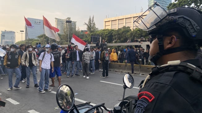 Anak STM Turun Aksi Kawal Putusan MK, Lagu Indonesia Pusaka Berkumandang