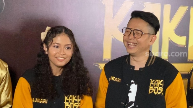 Di Tengah Gejolak Politik, Ernest Prakasa Nekat Rilis Film Kaka Boss dengan Gaya Berbeda