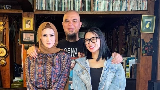 Ahmad Dhani Foto dengan Wika Salim, Mulan Jameela Diwanti-wanti: Dulu Awalnya Foto Bertiga