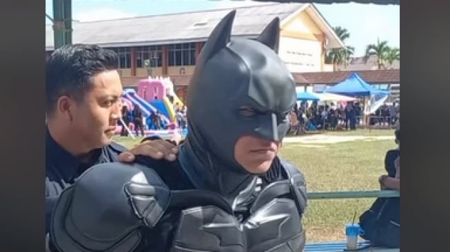 Batman Ditangkap Polisi Malaysia, Apa Kesalahannya?