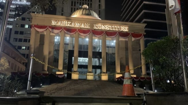 Situasi Gedung Mahkamah Konstitusi saat Kamis (22/8/2024) malam yang lengang.ANTARA/Mario Sofia Nasution