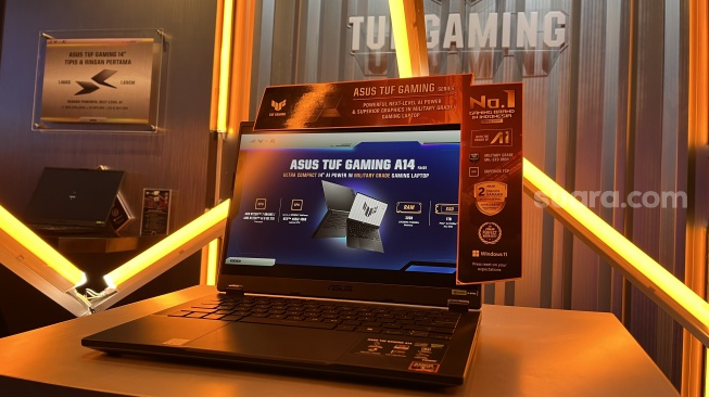 Laptop gaming Asus TUF Gaming A14 (FA401) yang resmi meluncur ke Indonesia pada Kamis (22/8/2024). [Suara.com/Dicky Prastya]