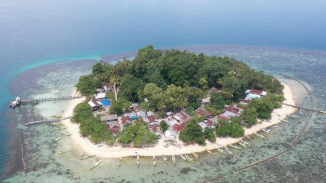 Pasang 118 Mikro PLTS, PLN Listriki Warga Tiga Pulau di Pangkep Dengan Energi Bersih