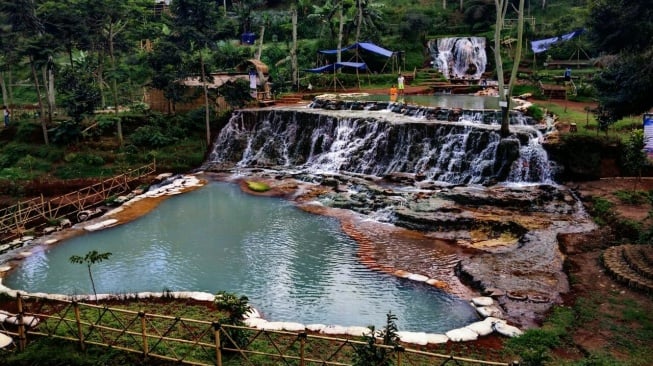 Curug Cipanas Nagrak Lembang: Daya Tarik, Fasilitas, dan Harga Tiket Masuk