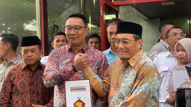 Ridwan Kamil dan Suswono maju sebagai bakal calon gubernur dan wakil gubernur di Pilkada Jakarta 2024. (Suara.com/Novian)