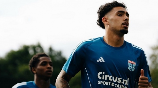 Pemain keturunan Indonesia Tristan Gooije saat sesi latihan bersama PEC Zwolle [Instagram]