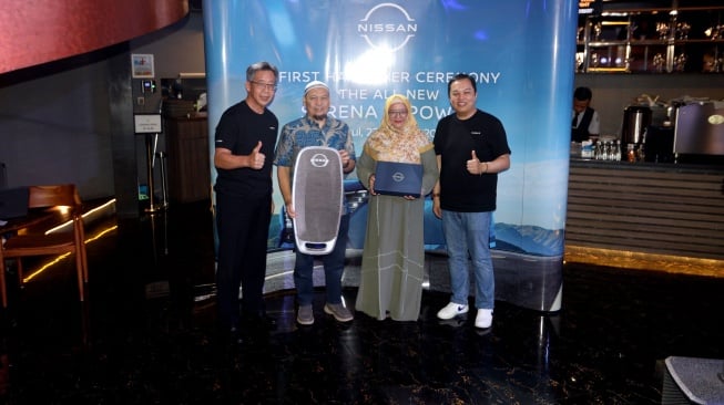 Penyerahan unit The All-New Nissan Serena e-POWER ke pelanggan (IST)