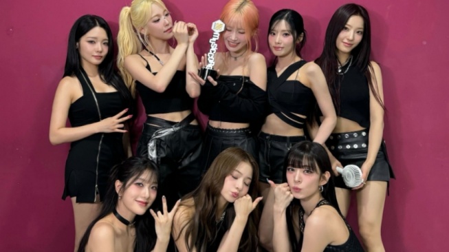 fromis_9 Raih Kemenangan ke-4 Lagu Supersonic di Program Musik 'Music Core'