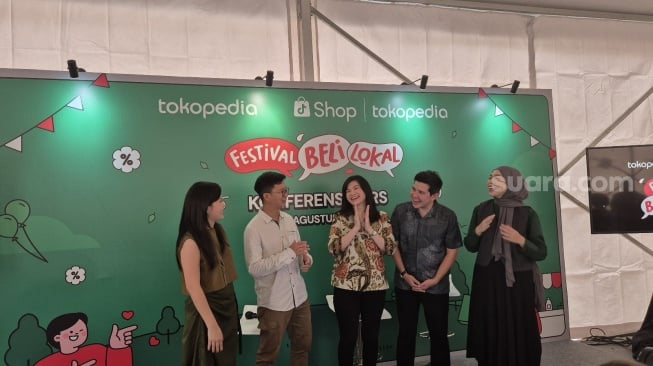 Tokopedia HUT-15 menggelar Festival Beli Lokal di Jakarta, Sabtu (24/8/2024). [Suara.com/Dythia Novianty]